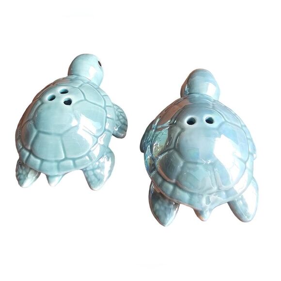 Mini Sea Turtle Salt and Pepper Shakers - Picture 2 of 4